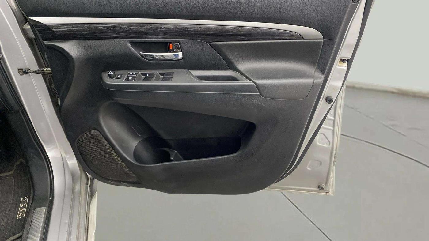 2019 Maruti XL6 ALPHA AT, Petrol, Automatic, 36,848 km, Driver Side Door Panels Control