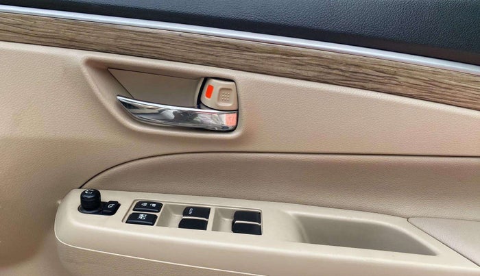 2020 Maruti Ciaz ALPHA  AT 1.5 SHVS PETROL, Petrol, Automatic, 37,950 km, Driver Side Door Panels Control