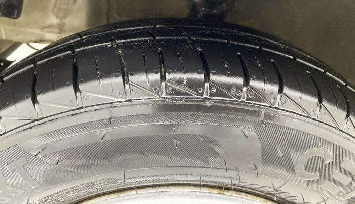 2012 Hyundai Eon ERA +, Petrol, Manual, 64,131 km, Left Front Tyre Tread