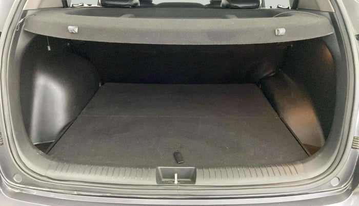 2016 Hyundai Creta SX PLUS 1.6 PETROL, Petrol, Manual, 31,522 km, Boot Inside