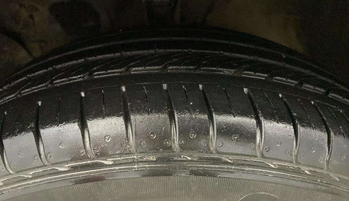 2016 Hyundai Creta SX PLUS 1.6 PETROL, Petrol, Manual, 31,522 km, Left Front Tyre Tread