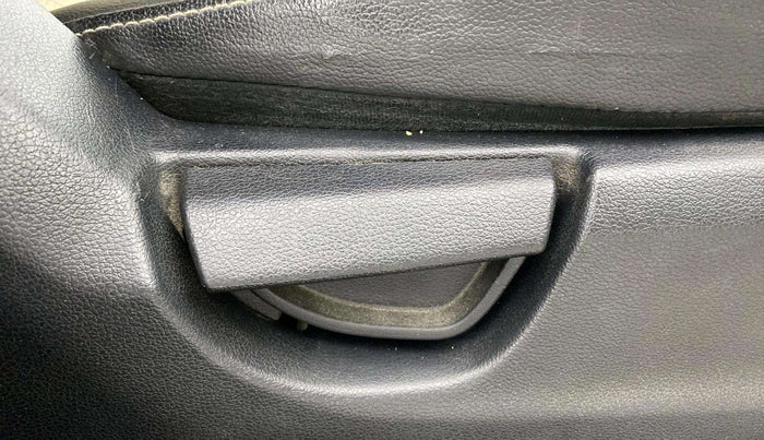 2019 Hyundai NEW SANTRO SPORTZ MT, Petrol, Manual, 56,983 km, Driver Side Adjustment Panel