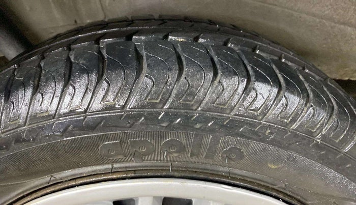 2017 Maruti Wagon R 1.0 VXI, Petrol, Manual, 16,078 km, Left Front Tyre Tread