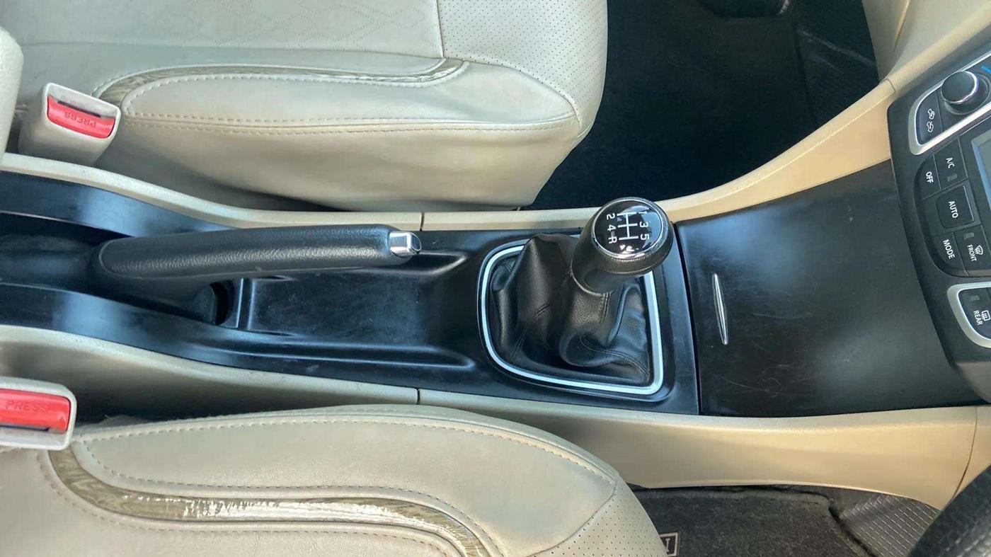 2020 Maruti Ciaz DELTA 1.5 SHVS MT PETROL, Petrol, Manual, 65,826 km, Gear Lever