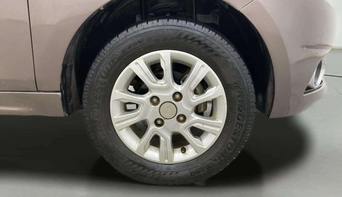 2017 Tata Tiago XZ PETROL, Petrol, Manual, 82,021 km, Right Front Wheel