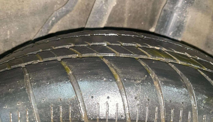 2015 Honda Amaze 1.2L I-VTEC S, Petrol, Manual, 74,713 km, Left Rear Tyre Tread
