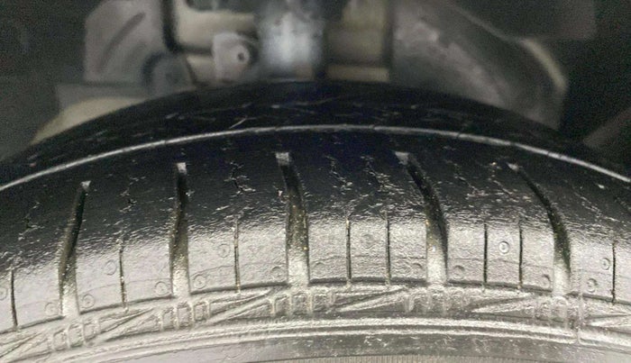 2019 Ford New Figo TITANIUM 1.2 PETROL MT, Petrol, Manual, 78,514 km, Right Front Tyre Tread