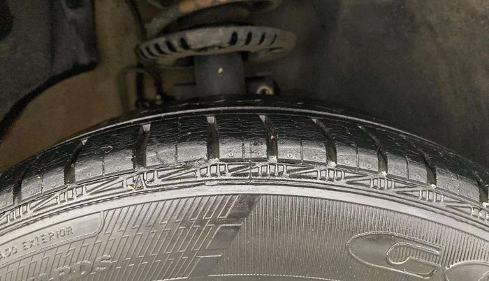 2015 Volkswagen Polo HIGHLINE1.2L, Petrol, Manual, 19,123 km, Left Front Tyre Tread