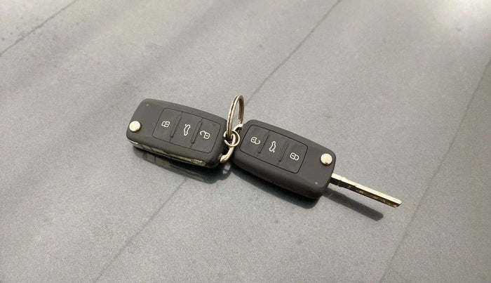 2015 Volkswagen Polo HIGHLINE1.2L, Petrol, Manual, 19,123 km, Key Close Up