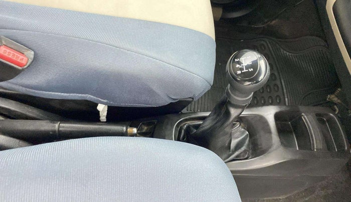 2015 Maruti Wagon R 1.0 VXI, Petrol, Manual, 1,30,514 km, Gear Lever