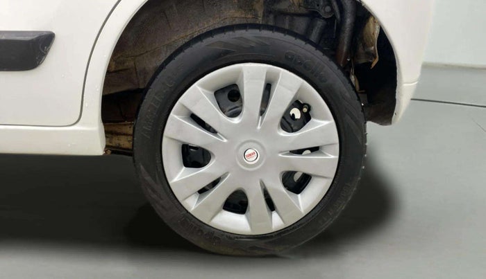 2015 Maruti Wagon R 1.0 VXI, Petrol, Manual, 1,30,514 km, Left Rear Wheel