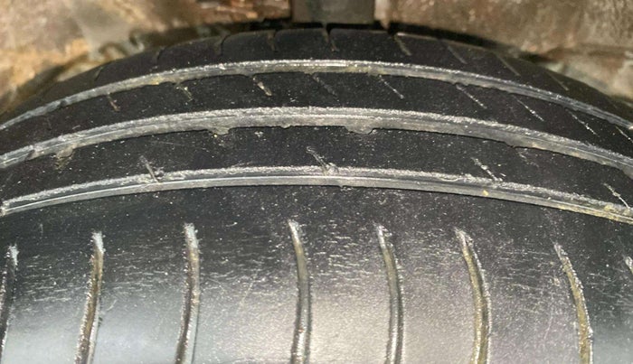 2015 Maruti Wagon R 1.0 VXI, Petrol, Manual, 1,30,514 km, Right Front Tyre Tread
