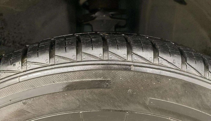 2020 Renault Kwid CLIMBER 1.0 (O), Petrol, Manual, 10,221 km, Right Front Tyre Tread