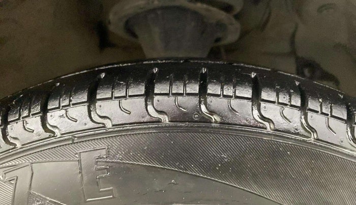 2013 Hyundai Eon ERA +, Petrol, Manual, 71,378 km, Right Front Tyre Tread