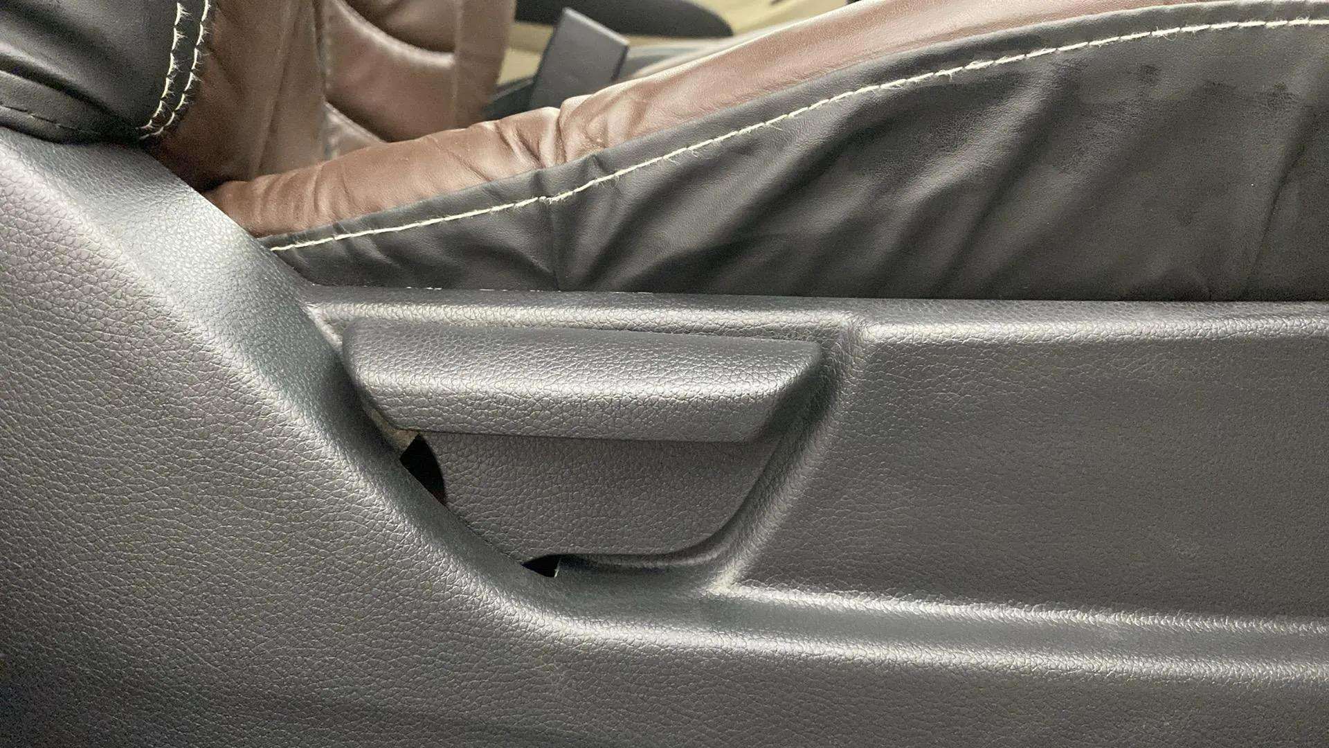 Driver-side-adjustment-panel-40