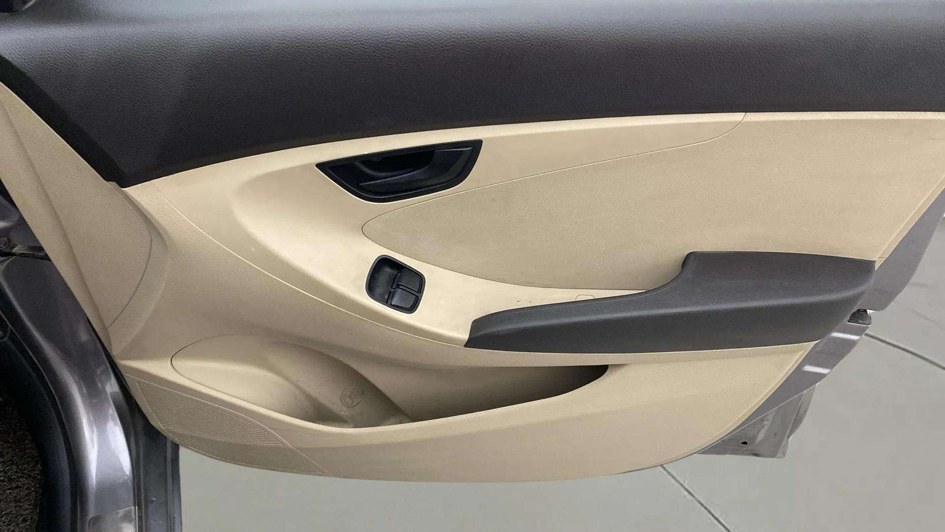 Driver-side-door-panel-control-39