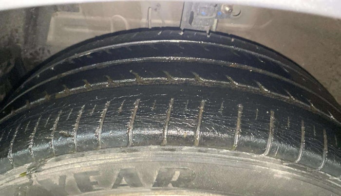 2016 Maruti Ciaz VXI+, Petrol, Manual, 47,643 km, Left Front Tyre Tread