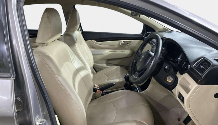 2016 Maruti Ciaz VXI+, Petrol, Manual, 47,643 km, Right Side Front Door Cabin