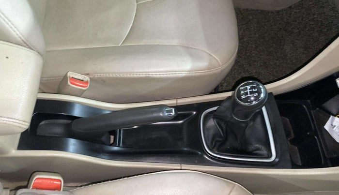 2016 Maruti Ciaz VXI+, Petrol, Manual, 47,643 km, Gear Lever