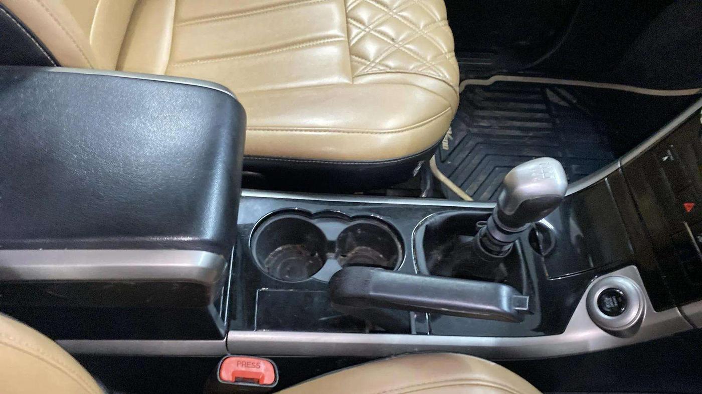 2018 Mahindra XUV500 W7, Diesel, Manual, 79,083 km, Gear Lever