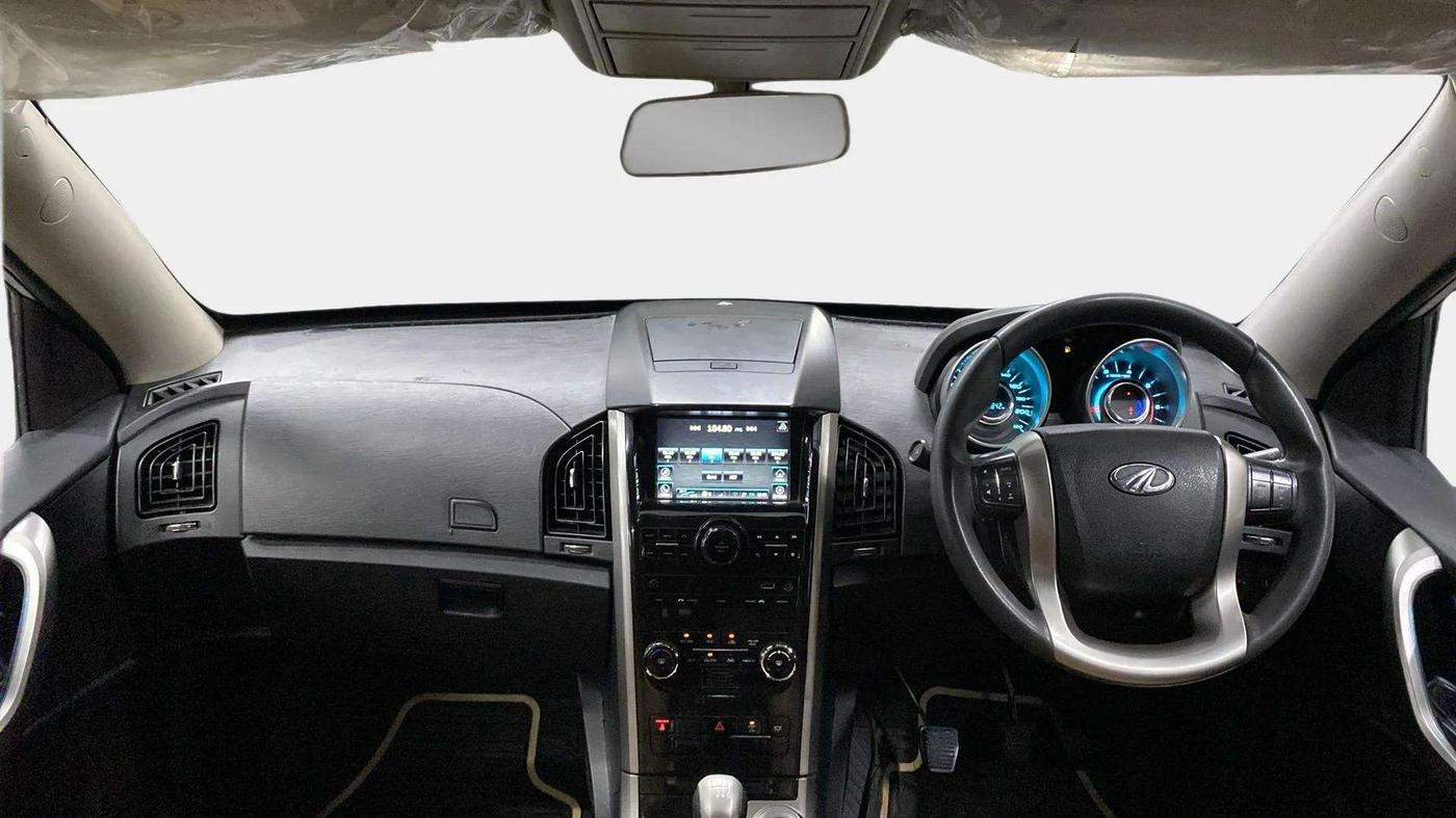 2018 Mahindra XUV500 W7, Diesel, Manual, 79,083 km, Dashboard