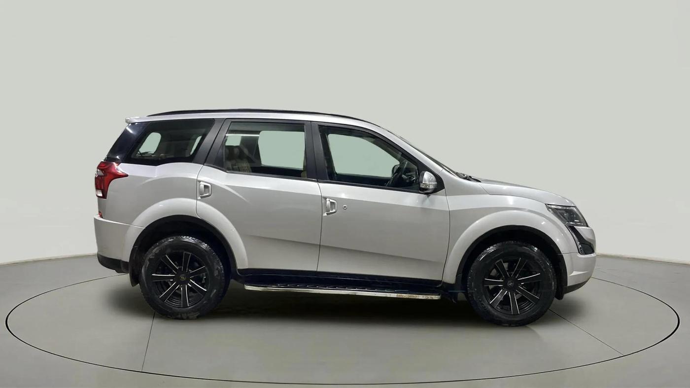 2018 Mahindra XUV500 W7, Diesel, Manual, 79,083 km, Right Side View