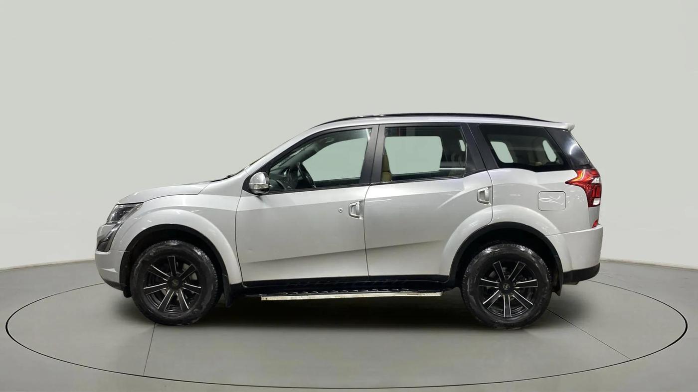 2018 Mahindra XUV500 W7, Diesel, Manual, 79,083 km, Left Side