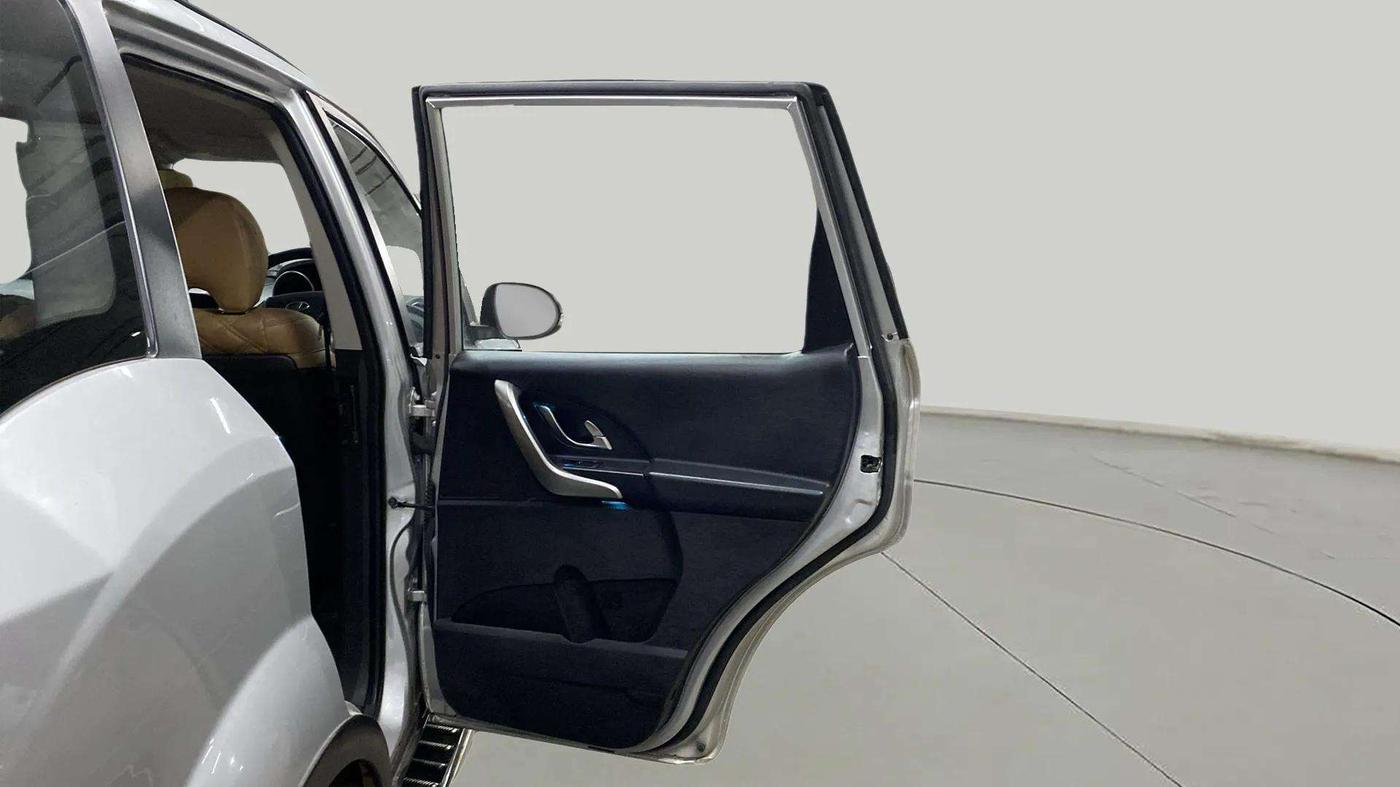 2018 Mahindra XUV500 W7, Diesel, Manual, 79,083 km, RHS Rear Door