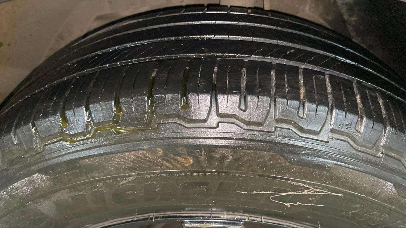 2018 Mahindra XUV500 W7, Diesel, Manual, 79,083 km, Left Front Tyre Tread