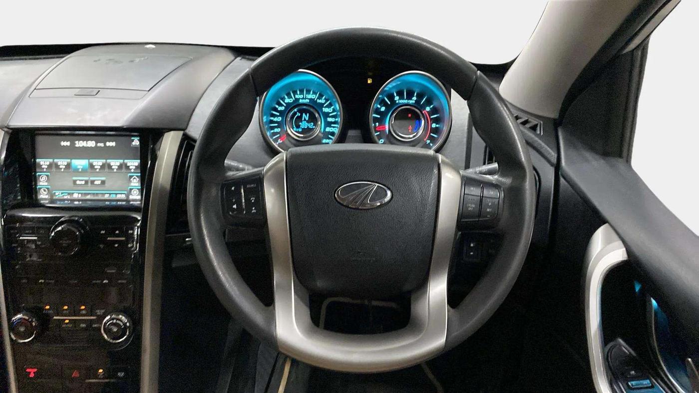 2018 Mahindra XUV500 W7, Diesel, Manual, 79,083 km, Steering Wheel Close Up