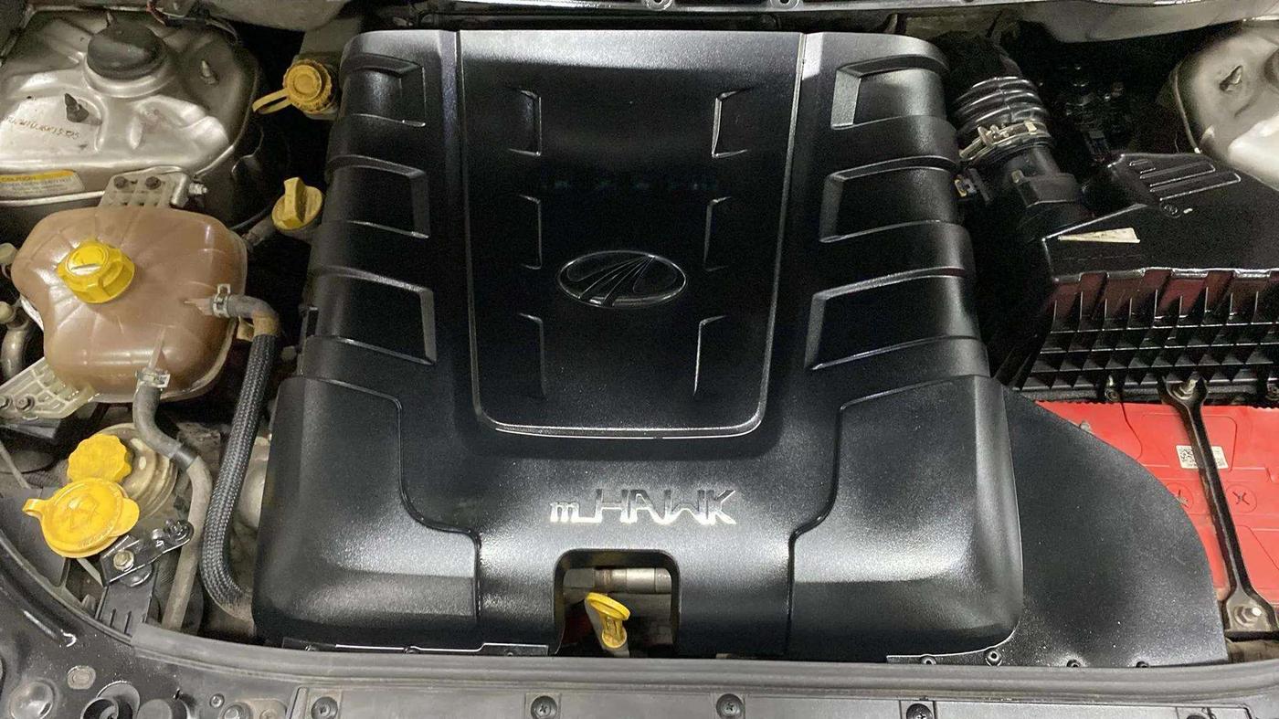 2018 Mahindra XUV500 W7, Diesel, Manual, 79,083 km, Engine View