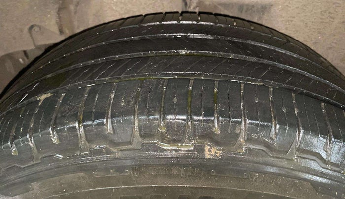 2018 Mahindra XUV500 W7, Diesel, Manual, 78,834 km, Right Rear Tyre Tread