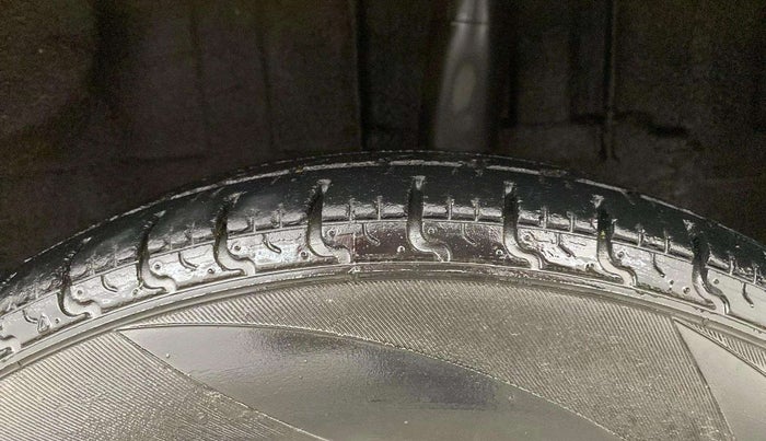 2017 Renault Kwid RXT 0.8, Petrol, Manual, 44,964 km, Left Rear Tyre Tread