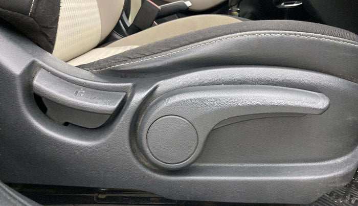 2020 Hyundai Elite i20 SPORTZ PLUS 1.2, Petrol, Manual, 68,674 km, Driver Side Adjustment Panel