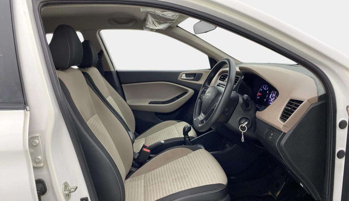 2020 Hyundai Elite i20 SPORTZ PLUS 1.2, Petrol, Manual, 68,674 km, Right Side Front Door Cabin