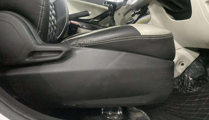 2022 Tata NEXON XZ PETROL, Petrol, Manual, 49,900 km, Driver Side Adjustment Panel