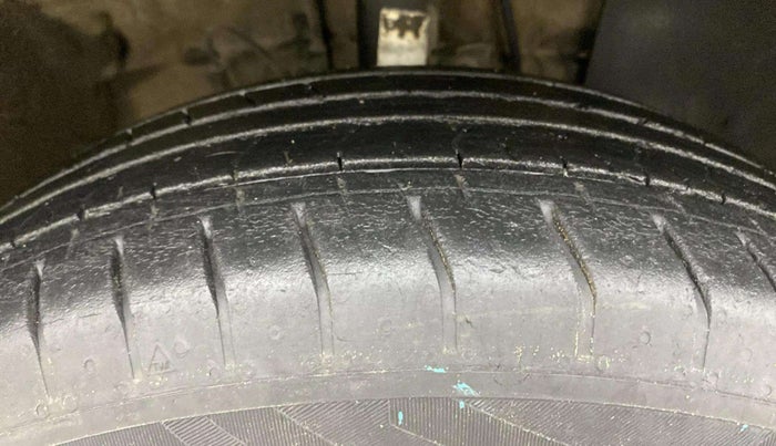 2023 Hyundai VENUE S(O) 1.2, Petrol, Manual, 34,413 km, Right Front Tyre Tread