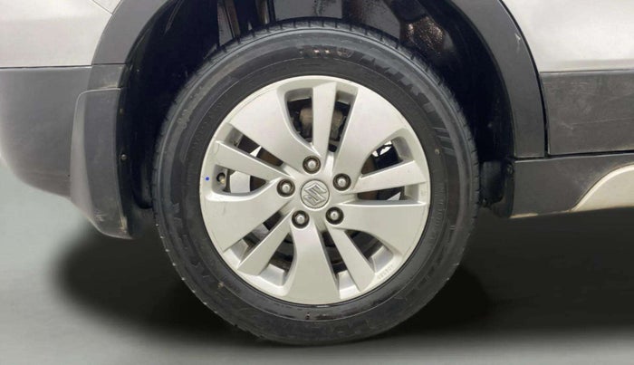 2015 Maruti S Cross ALPHA 1.3, Diesel, Manual, 1,10,748 km, Right Rear Wheel
