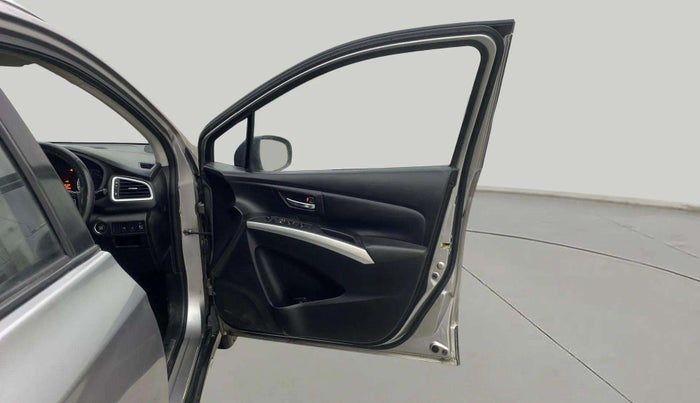 2015 Maruti S Cross ALPHA 1.3, Diesel, Manual, 1,10,748 km, RHS Front Door