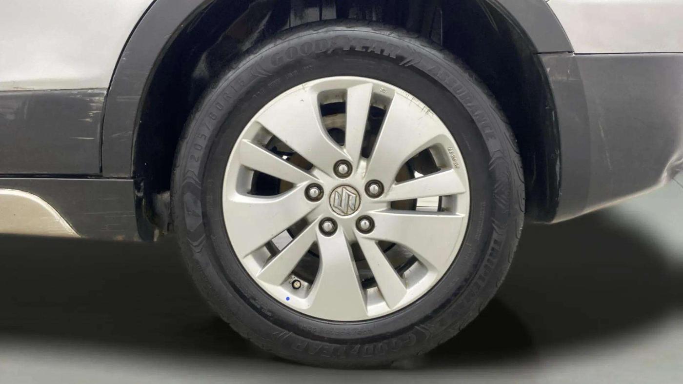 2015 Maruti S Cross ALPHA 1.3, Diesel, Manual, 1,10,820 km, Left Rear Wheel