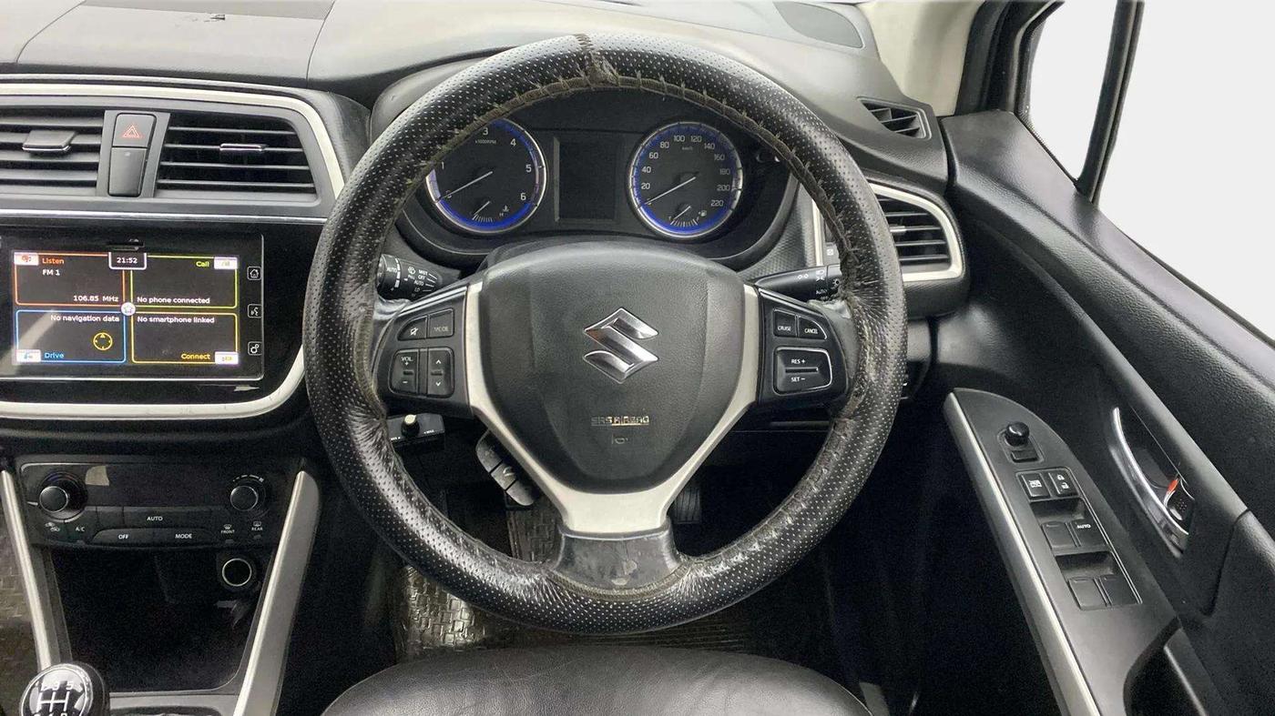 2015 Maruti S Cross ALPHA 1.3, Diesel, Manual, 1,10,820 km, Steering Wheel Close Up