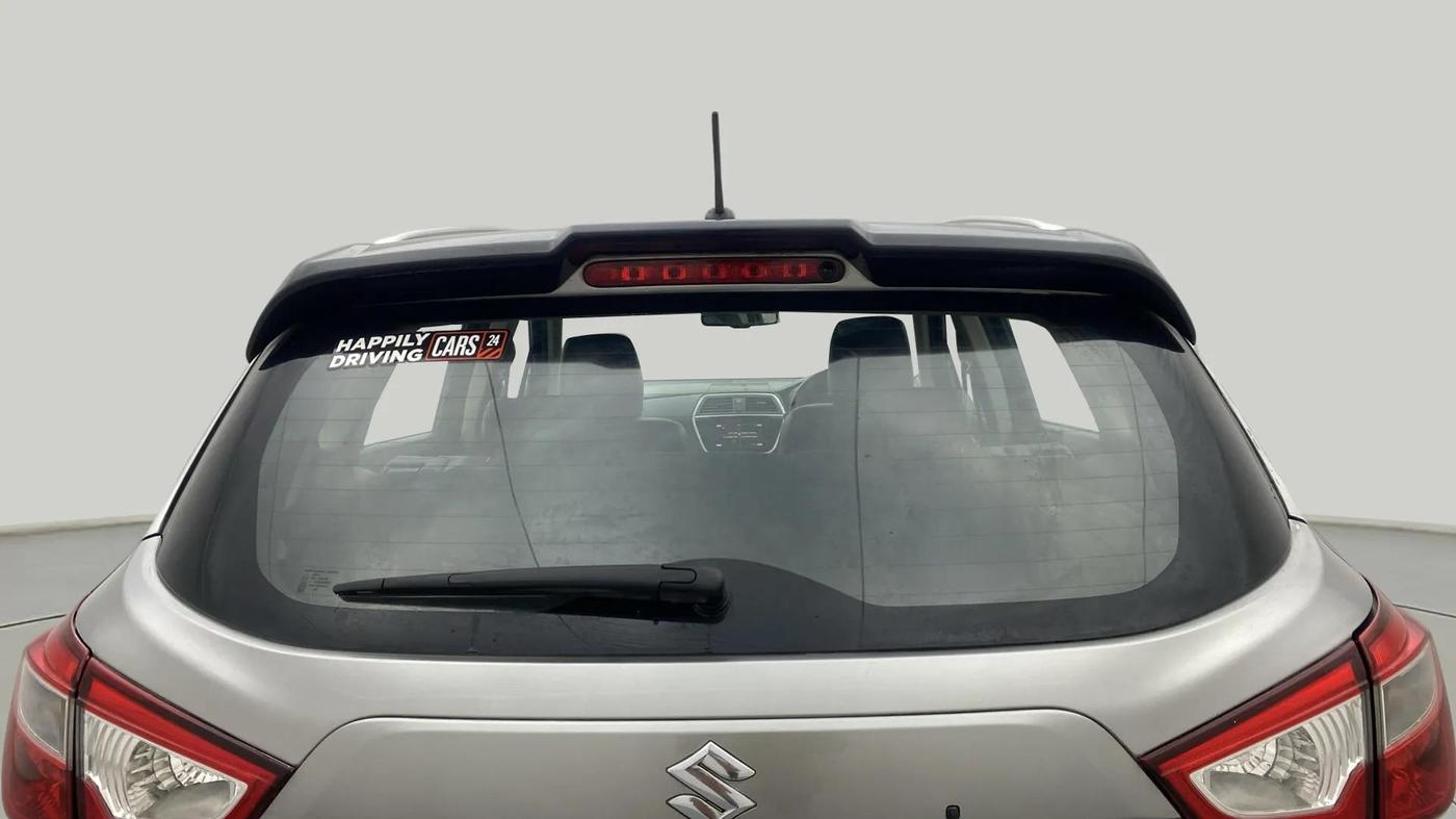 2015 Maruti S Cross ALPHA 1.3, Diesel, Manual, 1,10,820 km, Rear Windshield