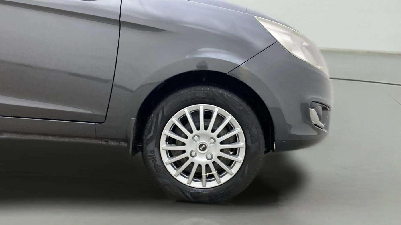 2016 Tata Zest XMS PETROL, Petrol, Manual, 49,347 km, Right Front Wheel
