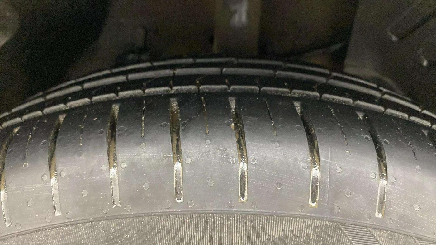 2016 Tata Zest XMS PETROL, Petrol, Manual, 49,347 km, Right Front Tyre Tread
