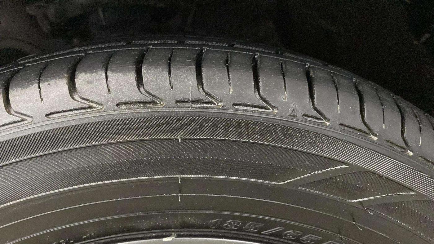 2020 Hyundai Elite i20 SPORTZ PLUS 1.2, Petrol, Manual, 85,985 km, Left Front Tyre Tread