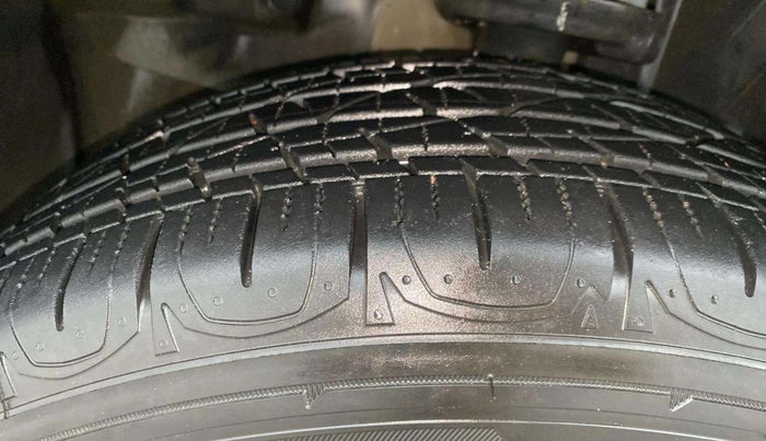 2020 Jeep Compass LONGITUDE PLUS 1.4 PETROL AT, Petrol, Automatic, 22,663 km, Left Front Tyre Tread