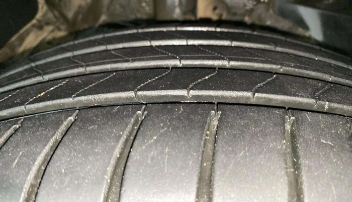 2021 MG HECTOR PLUS SELECT 2.0 DIESEL TURBO MT 7-STR, Diesel, Manual, 62,111 km, Right Front Tyre Tread