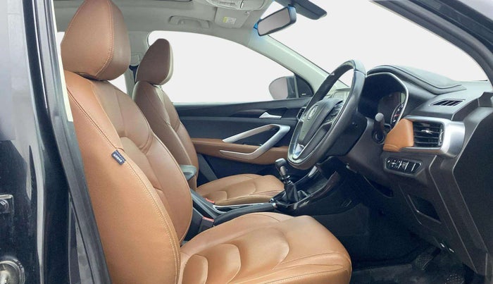 2021 MG HECTOR PLUS SELECT 2.0 DIESEL TURBO MT 7-STR, Diesel, Manual, 62,111 km, Right Side Front Door Cabin