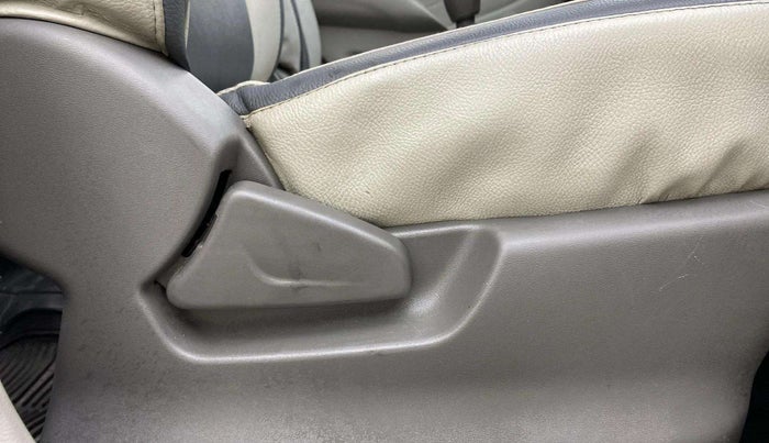 2017 Datsun Redi Go T (O), Petrol, Manual, 83,577 km, Driver Side Adjustment Panel