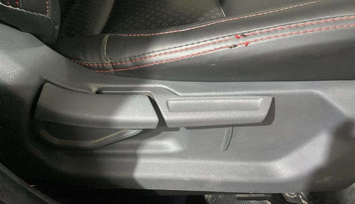 2020 Hyundai GRAND I10 NIOS SPORTZ 1.2 KAPPA VTVT CNG, CNG, Manual, 51,721 km, Driver Side Adjustment Panel
